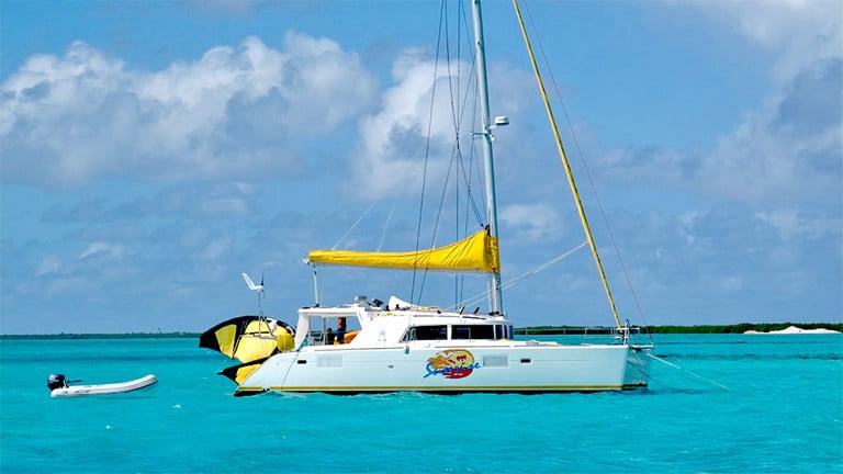 Catamaran charter: The yacht Sunrise - Your luxury home during the cruise